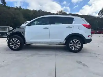 Veicolo di demolizione kia sportage emotion 4x2 dell'anno 2015 alimentato d4fd