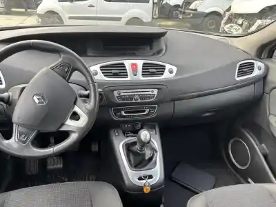 Veicolo di demolizione renault scénic iii (jz0/1_) 1.9 dci (jz0j, jz1j, jz1k, jz1s) dell'anno 2009 alimentato f9q872