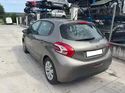 Veículo de Sucata peugeot 208 active 81 cv / 60 kw do ano 2014 alimentado hm01