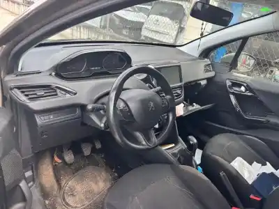 Veículo de Sucata peugeot 208 active 81 cv / 60 kw do ano 2014 alimentado hm01