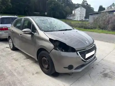 Veículo de Sucata PEUGEOT 208 ACTIVE 81 CV / 60 KW do ano 2014 alimentado HM01