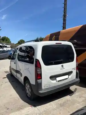 Veículo de Sucata peugeot partner kombi access do ano 2015 alimentado 9h06