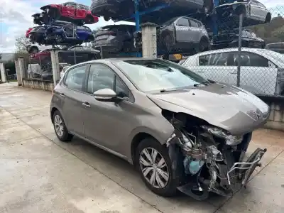 Veículo de Sucata peugeot 208 access do ano 2013 alimentado 8h01