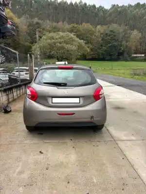 Veículo de Sucata peugeot 208 access do ano 2013 alimentado 8h01