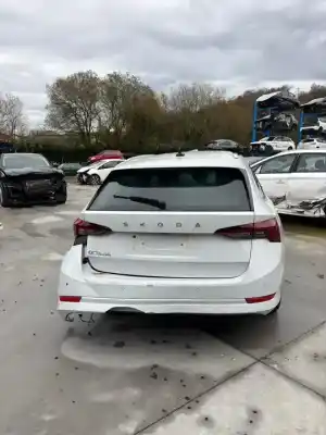 Veículo de Sucata skoda octavia combi (nx5) ambition plus 149 cv / 110 kw do ano 2024 alimentado dttc