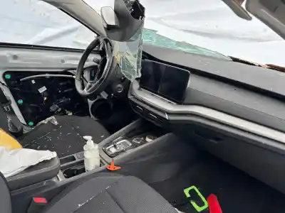 Veículo de Sucata skoda octavia combi (nx5) ambition plus 149 cv / 110 kw do ano 2024 alimentado dttc