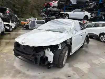 Veículo de Sucata skoda octavia combi (nx5) ambition plus 149 cv / 110 kw do ano 2024 alimentado dttc