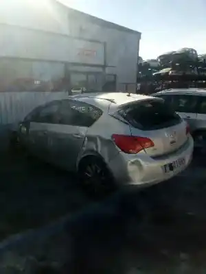 Veículo de Sucata OPEL ASTRA J (P10) 1.7 CDTI (68) do ano 2010 alimentado A17DTR
