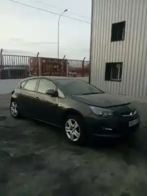 Vehículo de desguace OPEL ASTRA J LIM. Cosmo del año 2013 con motor A16XER