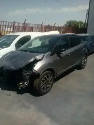 Sloopvoertuig renault captur zen van het jaar 2015 aangedreven k9k d6