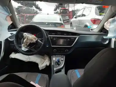 Здавання транспортного засобу TOYOTA AURIS Hybrid Active року 2013 потужний 2ZRFXE
