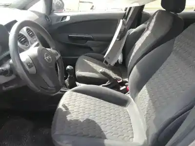 Vehicul casat opel corsa d selective al anului 2013 alimentat a12xer