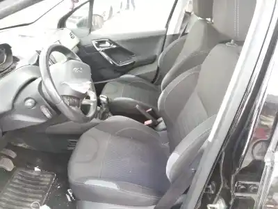Veicolo di demolizione peugeot 208 style dell'anno 2015 alimentato 9hp