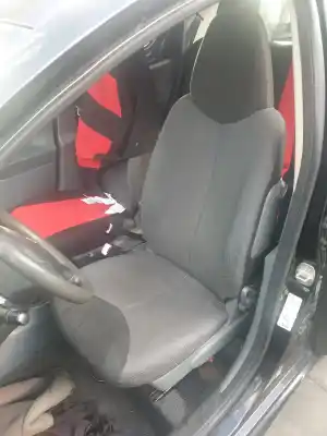 Здавання транспортного засобу TOYOTA AYGO (KGB/WNB) 1.0 Básico року 2007 потужний 1KR