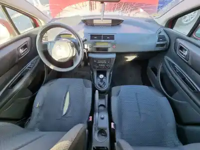 Véhicule à la ferraille citroen c4 berlina collection de l'année 2001 alimenté 9hx