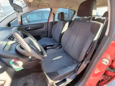 Véhicule à la ferraille citroen c4 berlina collection de l'année 2001 alimenté 9hx