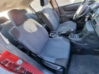 Véhicule à la ferraille citroen c4 berlina collection de l'année 2001 alimenté 9hx