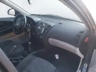 Véhicule à la ferraille kia                                                cee´d                                                                                                                                                                                                                                                      concept                                                                                                                                                                                                                                                    de l'année 2008 alimenté d4fb l