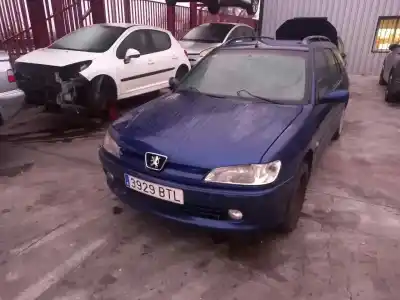 Veicolo di demolizione PEUGEOT 306 BREAK  dell'anno 2002 alimentato RHY