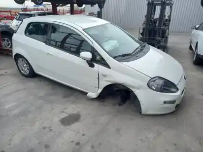 Véhicule à la ferraille FIAT PUNTO (199) Lounge de l'année 2013 alimenté 169A4000