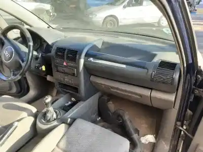 Veículo de Sucata audi a2 (8z0) 1.4 do ano 2000 alimentado aua