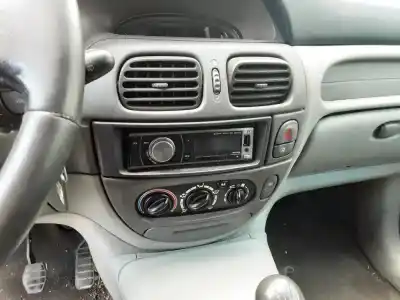 Sloopvoertuig renault scénic ja/fa 1.9 dci van het jaar 2000 aangedreven f9q 732