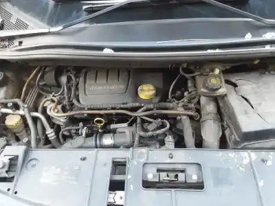 Veicolo di demolizione renault scénic iii (jz0/1_) 1.6 dci (jz00, jz12) dell'anno 2011 alimentato r9m 402