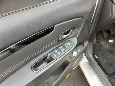 Veicolo di demolizione renault scénic iii (jz0/1_) 1.6 dci (jz00, jz12) dell'anno 2011 alimentato r9m 402