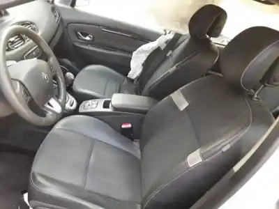 Veicolo di demolizione renault scénic iii (jz0/1_) 1.6 dci (jz00, jz12) dell'anno 2011 alimentato r9m 402