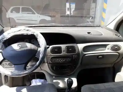 Véhicule à la ferraille renault                                            scénic i monospace (ja0/1_, fa0_)                                                                                                                                                                                                                          1.9 dci (ja05, ja1f) de l'année 2003 alimenté f9q 732