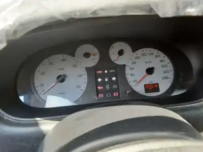 Véhicule à la ferraille renault                                            scénic i monospace (ja0/1_, fa0_)                                                                                                                                                                                                                          1.9 dci (ja05, ja1f) de l'année 2003 alimenté f9q 732