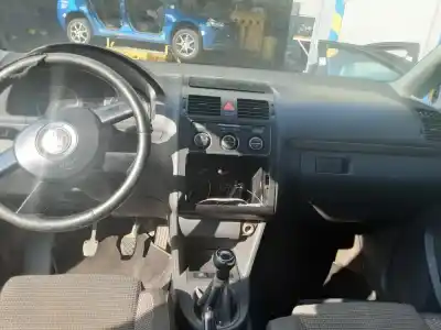 Здавання транспортного засобу VOLKSWAGEN TOURAN (1T1, 1T2)  року 2004 потужний AZV
