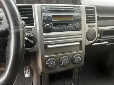 Véhicule à la ferraille NISSAN X-TRAIL (T30)  de l'année 2003 alimenté YD22