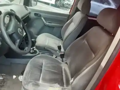 Véhicule à la ferraille VOLKSWAGEN CADDY III FURGON (2KA, 2KH, 2CA, 2CH)  de l'année 2004 alimenté BJB