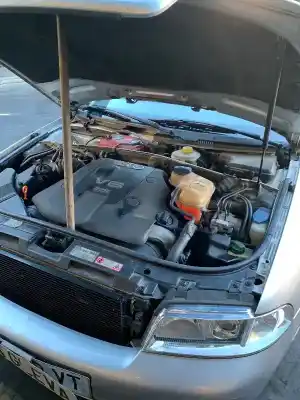 Véhicule à la ferraille audi a4 b5 avant (8d5) 2.5 tdi de l'année 1999 alimenté afb