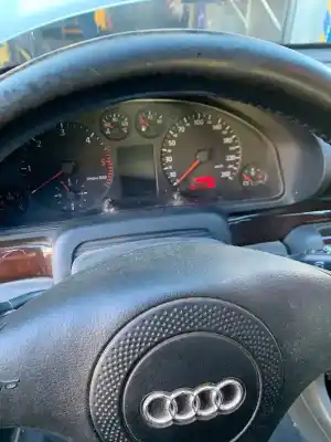 Véhicule à la ferraille audi a4 b5 avant (8d5) 2.5 tdi de l'année 1999 alimenté afb