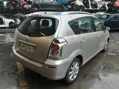 Scrapping Vehicle toyota corolla verso (e12) 2.0 d4d of the year 2004 powered 1cd-ftv