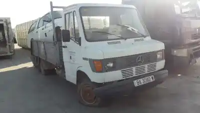 Véhicule à la ferraille mercedes                                           mercedes benz                                                                                                                                                                                                                                              mercedes benz                                                                                                                                                                                                                                              de l'année 0 alimenté 