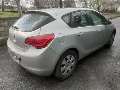 Veículo de Sucata opel astra j berlina 5p d-a17dtr do ano 2011 alimentado a17dtr