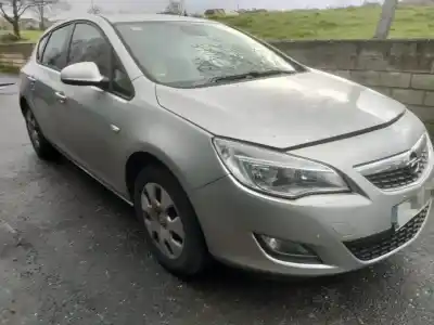 Veículo de Sucata opel astra j berlina 5p d-a17dtr do ano 2011 alimentado a17dtr