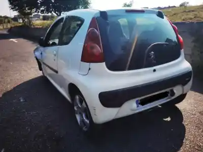 Veicolo di demolizione peugeot                                            107                                                                                                                                                                                                                                                        8ht                                                                                                                                                                                                                                                        dell'anno 2006 alimentato 8ht