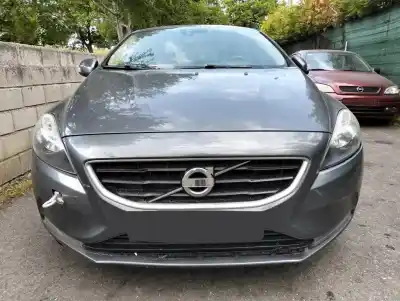 Scrapping Vehicle volvo v40 r-design kinetic of the year 2015 powered d4162t