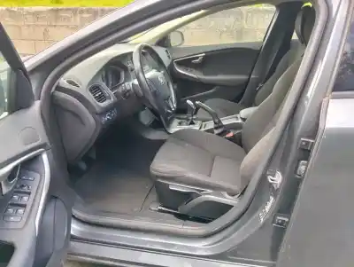 Scrapping Vehicle volvo v40 r-design kinetic of the year 2015 powered d4162t