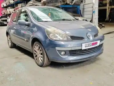 Veículo de Sucata renault clio iii exception 112 cv / 82 kw do ano 0 alimentado 