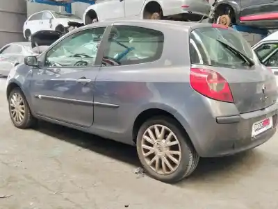 Veículo de Sucata renault clio iii exception 112 cv / 82 kw do ano 0 alimentado 