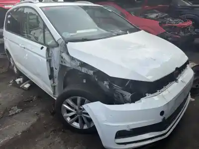 Veículo de Sucata VOLKSWAGEN TOURAN 5T1 Advance BMT do ano 0 alimentado 
