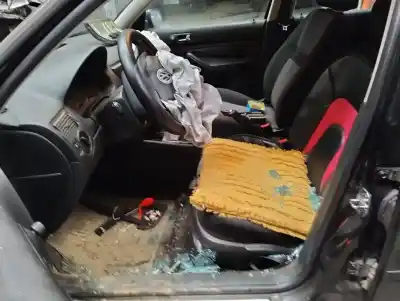 Veicolo di demolizione volkswagen golf iv berlina (1j1) 1.6 dell'anno 0 alimentato agr