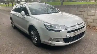 Véhicule à la ferraille citroen c5 station wagon de l'année 0 alimenté rhh