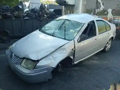 Véhicule à la ferraille volkswagen bora berlina (1j2) conceptline de l'année 0 alimenté ahf