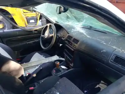 Veicolo di demolizione VOLKSWAGEN BORA BERLINA (1J2) Conceptline dell'anno 0 alimentato AHF